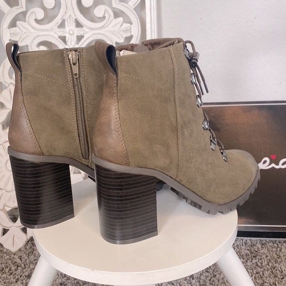 LACE-UP HIKER BOOTIE with 3.5 inch heel - KHAKI OIL COLOR BRAND BRW IN BOX! - Picture 3 of 14
